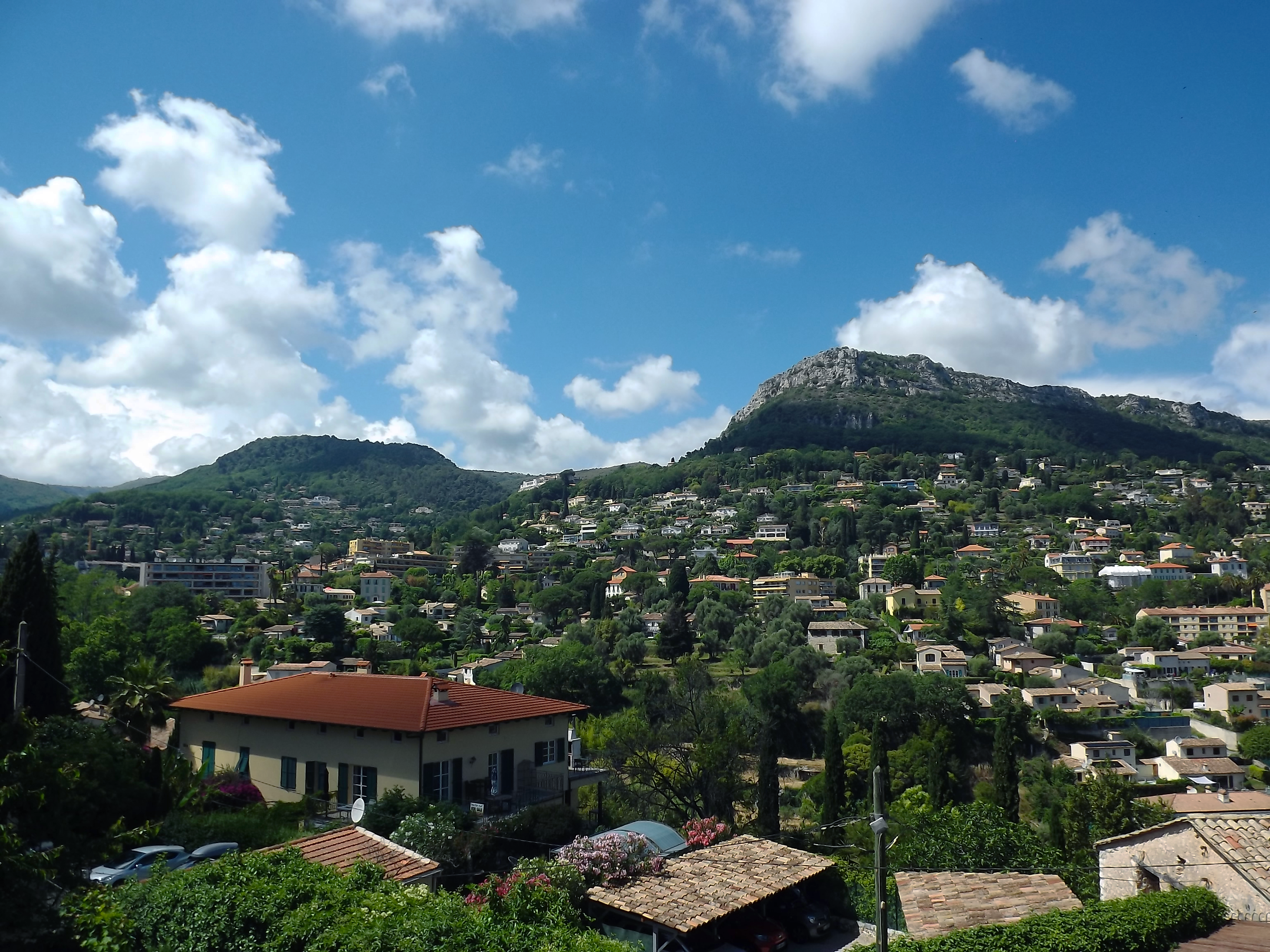 A picture of a coastline french city